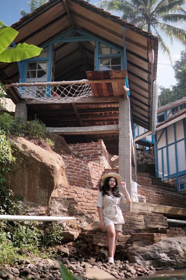 KAI Swargaloka Hotel Bandung Bagian luar foto