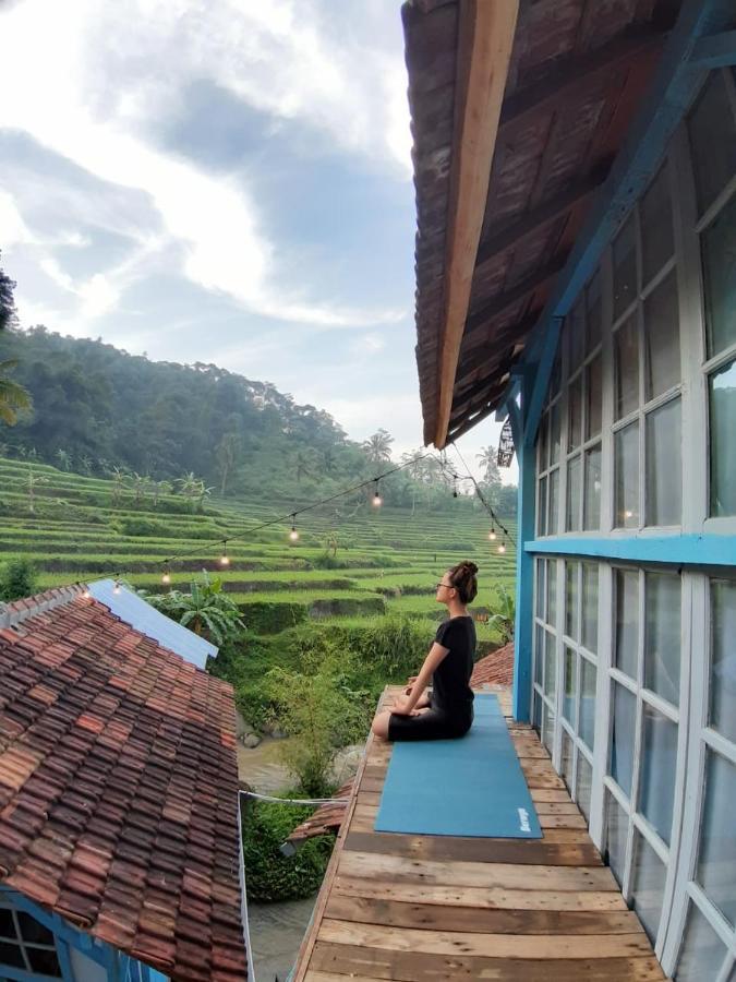KAI Swargaloka Hotel Bandung Bagian luar foto