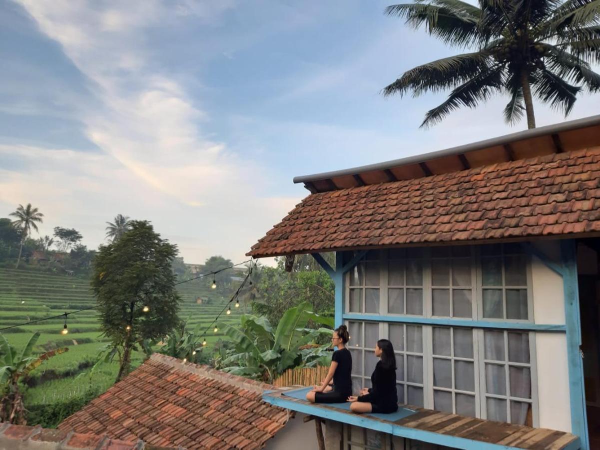 KAI Swargaloka Hotel Bandung Bagian luar foto