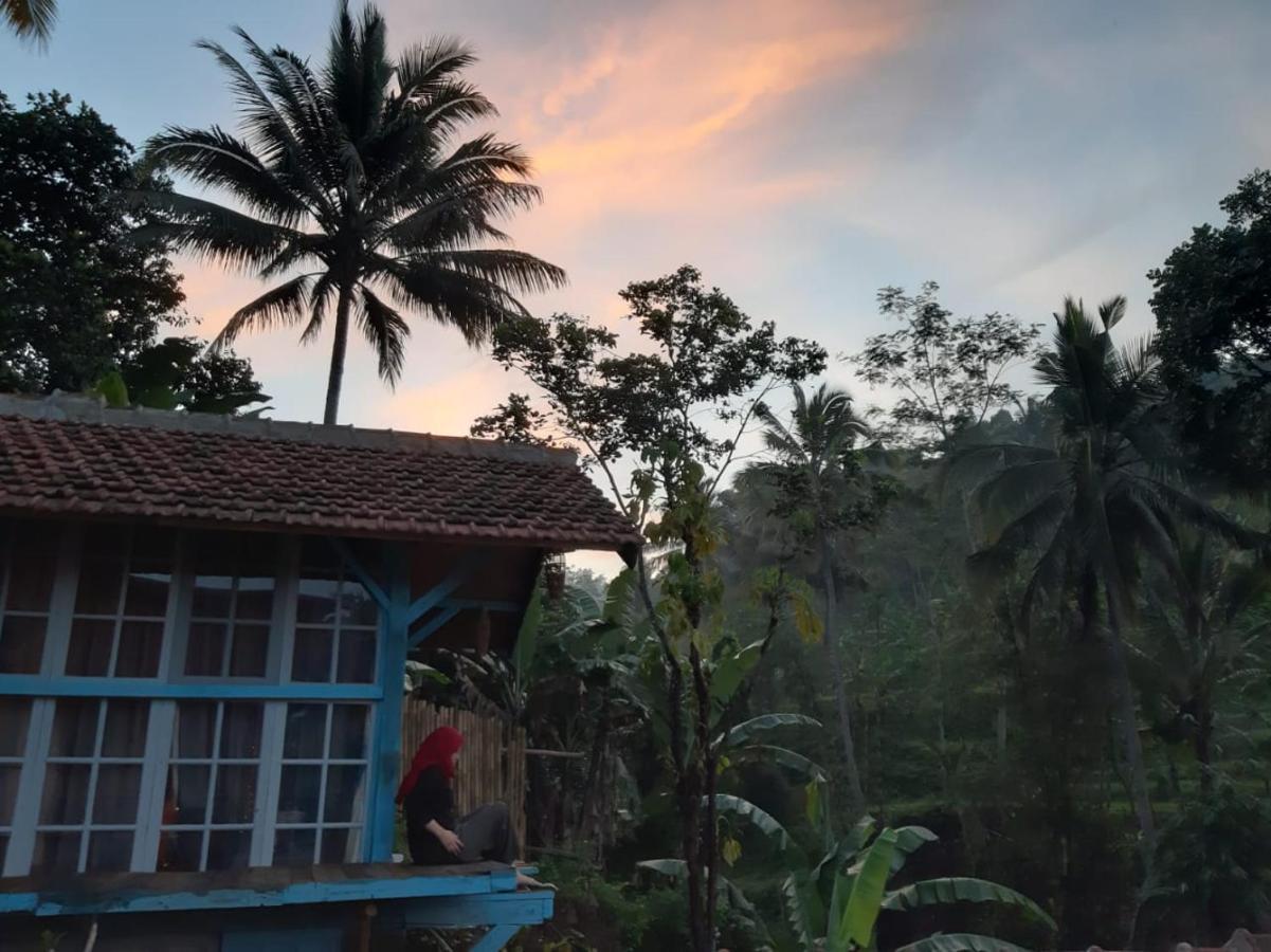 KAI Swargaloka Hotel Bandung Bagian luar foto