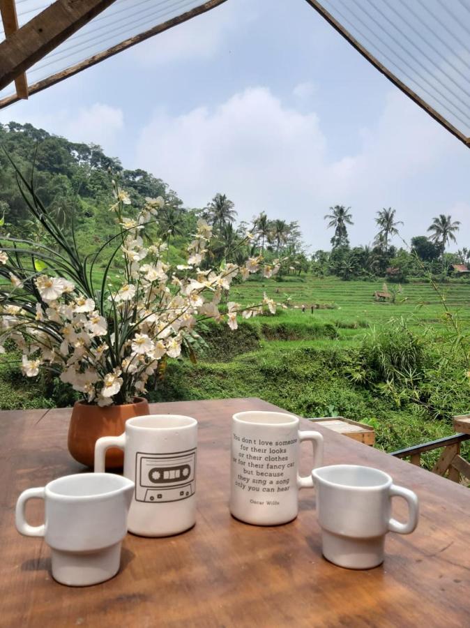 KAI Swargaloka Hotel Bandung Bagian luar foto