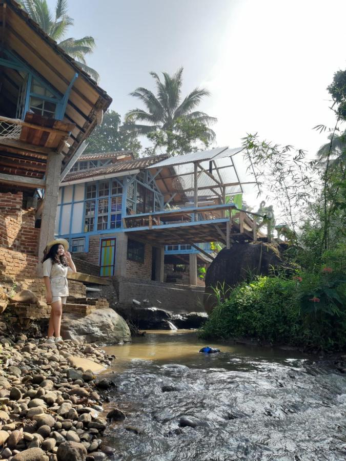 KAI Swargaloka Hotel Bandung Bagian luar foto